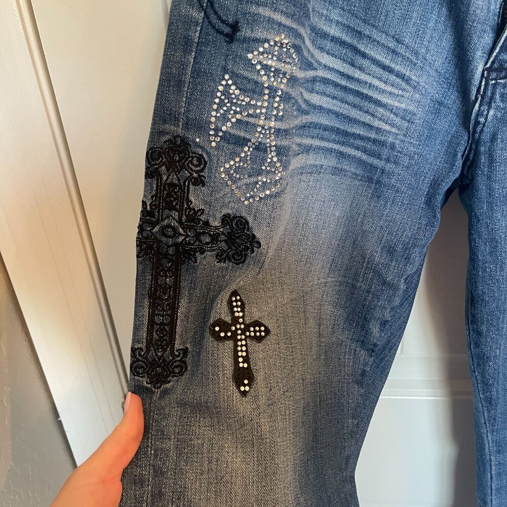 Women's Cowgirl Tuff Co. "Black Cross" Embroidered Denim - W.32 X L.33 - Picture 6 of 9